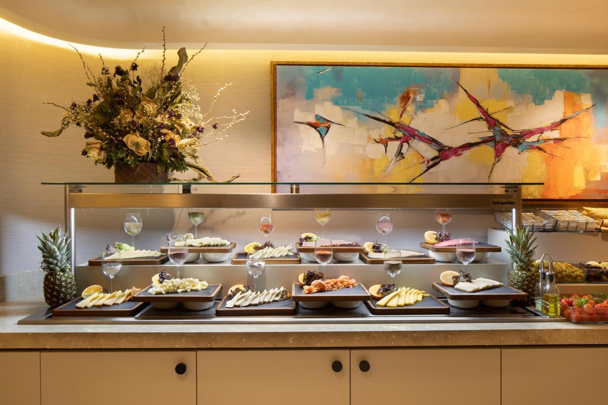 Bentley Hotel Old City-Special Class Estambul Exterior foto A buffet at a hotel