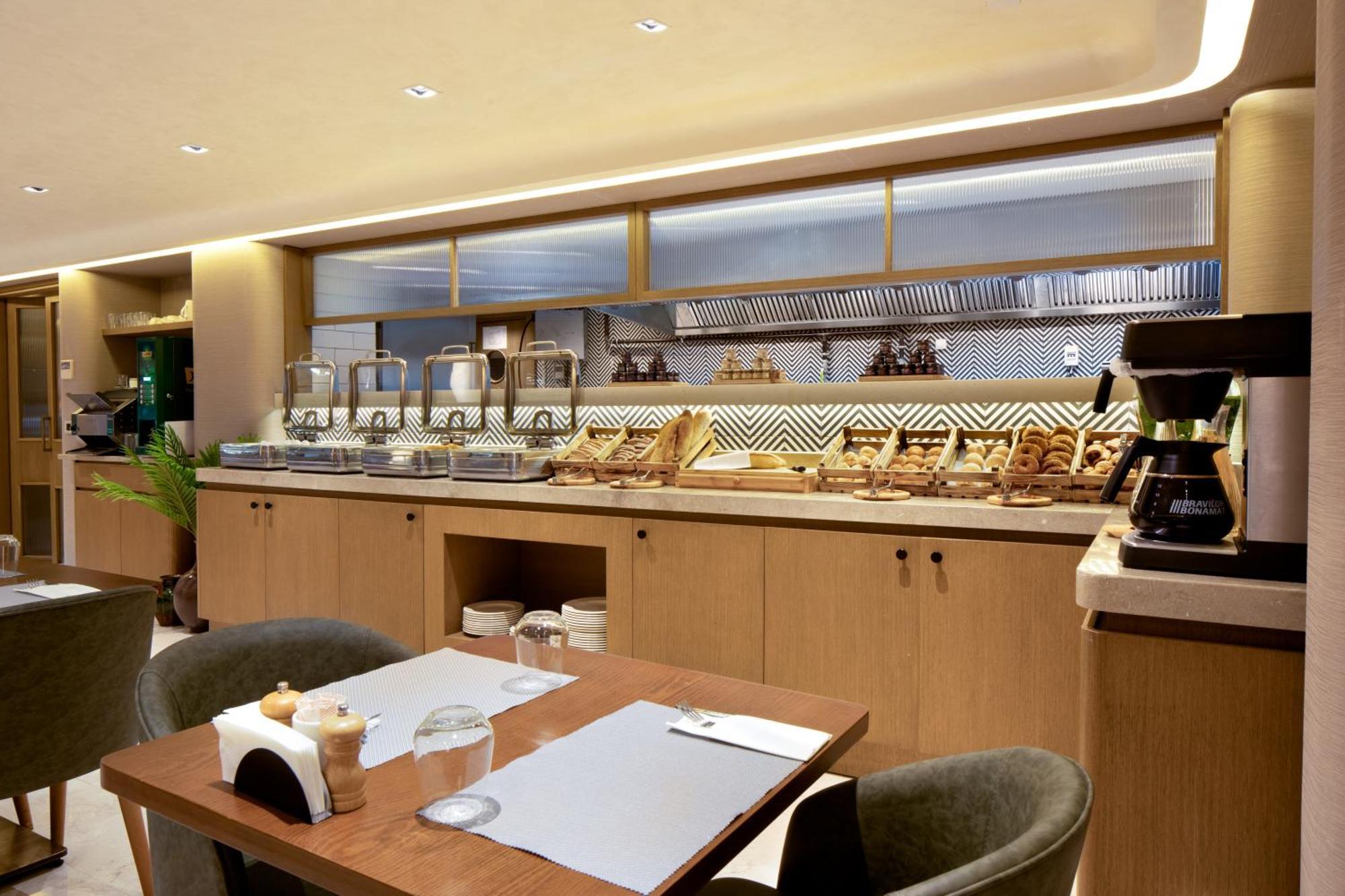 Bentley Hotel Old City-Special Class Estambul Exterior foto The lounge at the airport