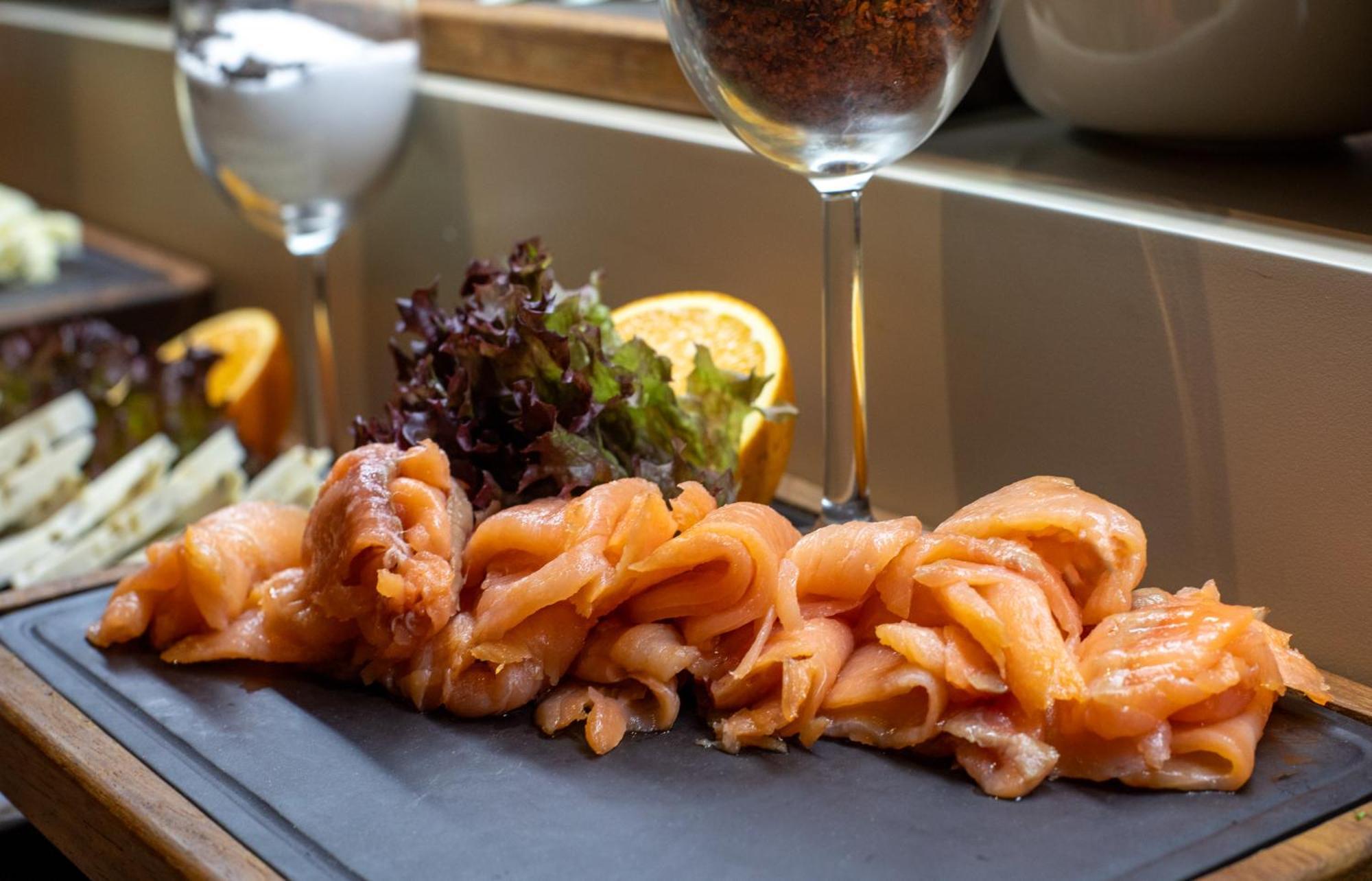 Bentley Hotel Old City-Special Class Estambul Exterior foto Smoked salmon
