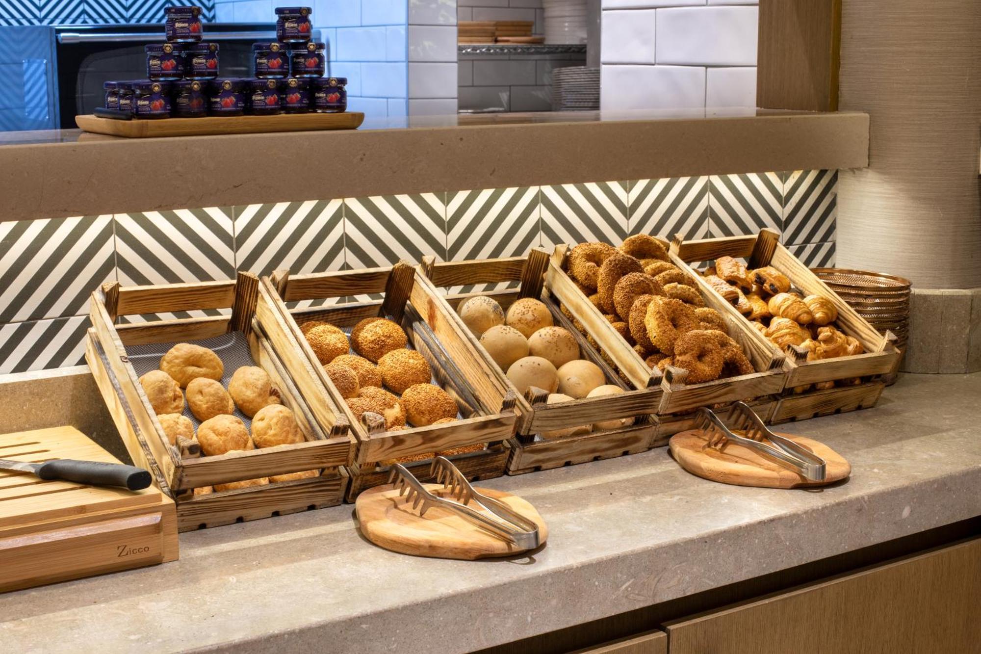 Bentley Hotel Old City-Special Class Estambul Exterior foto Buns at a buffet